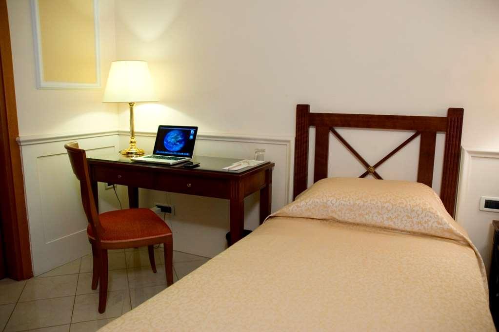 Palazzo Cardinal Cesi Hotel Roma Phòng bức ảnh