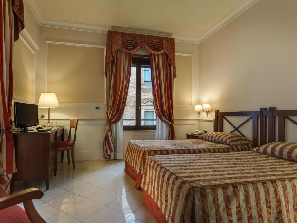 Palazzo Cardinal Cesi Hotel Roma Ngoại thất bức ảnh