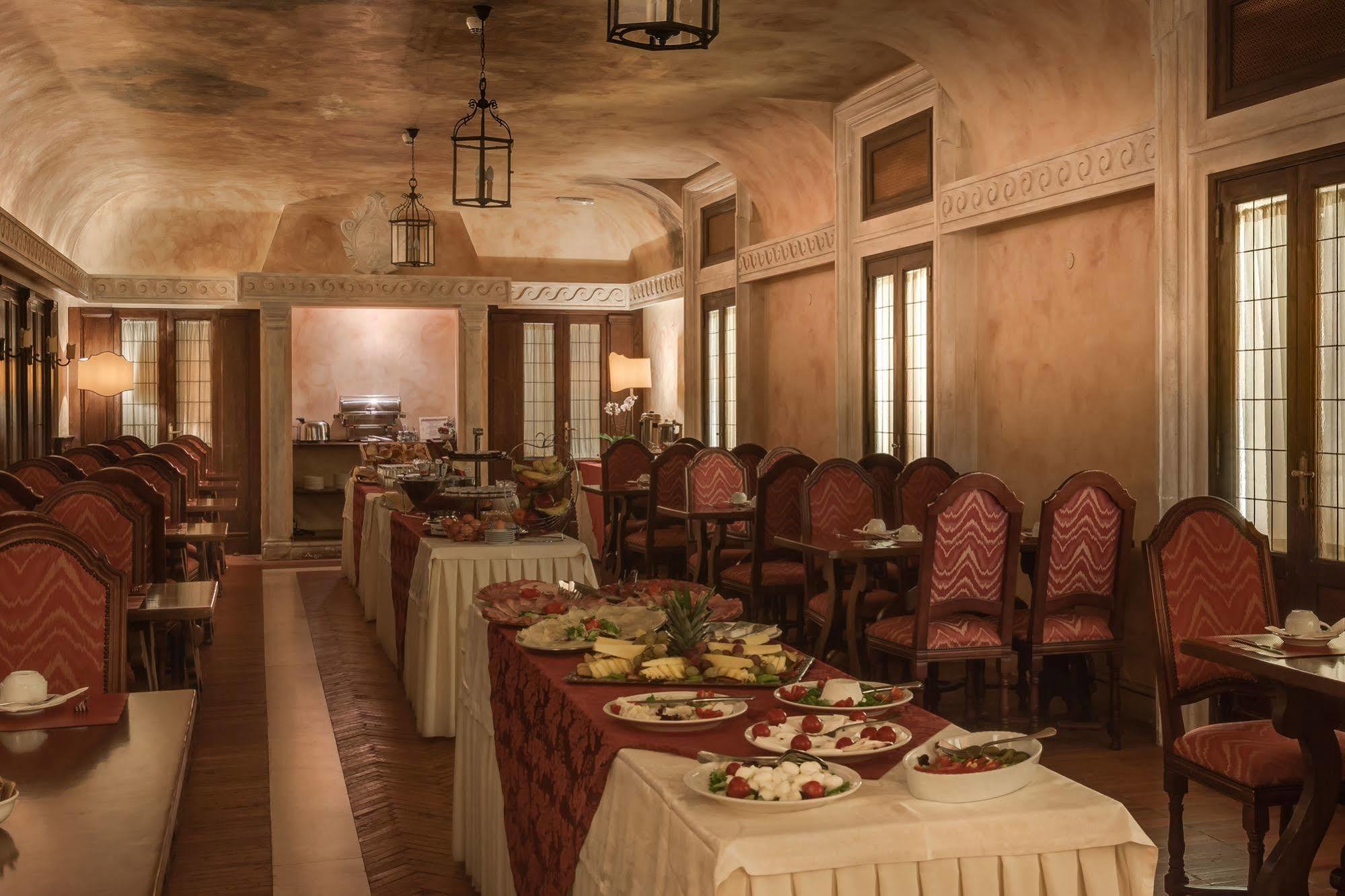 Palazzo Cardinal Cesi Hotel Roma Ngoại thất bức ảnh