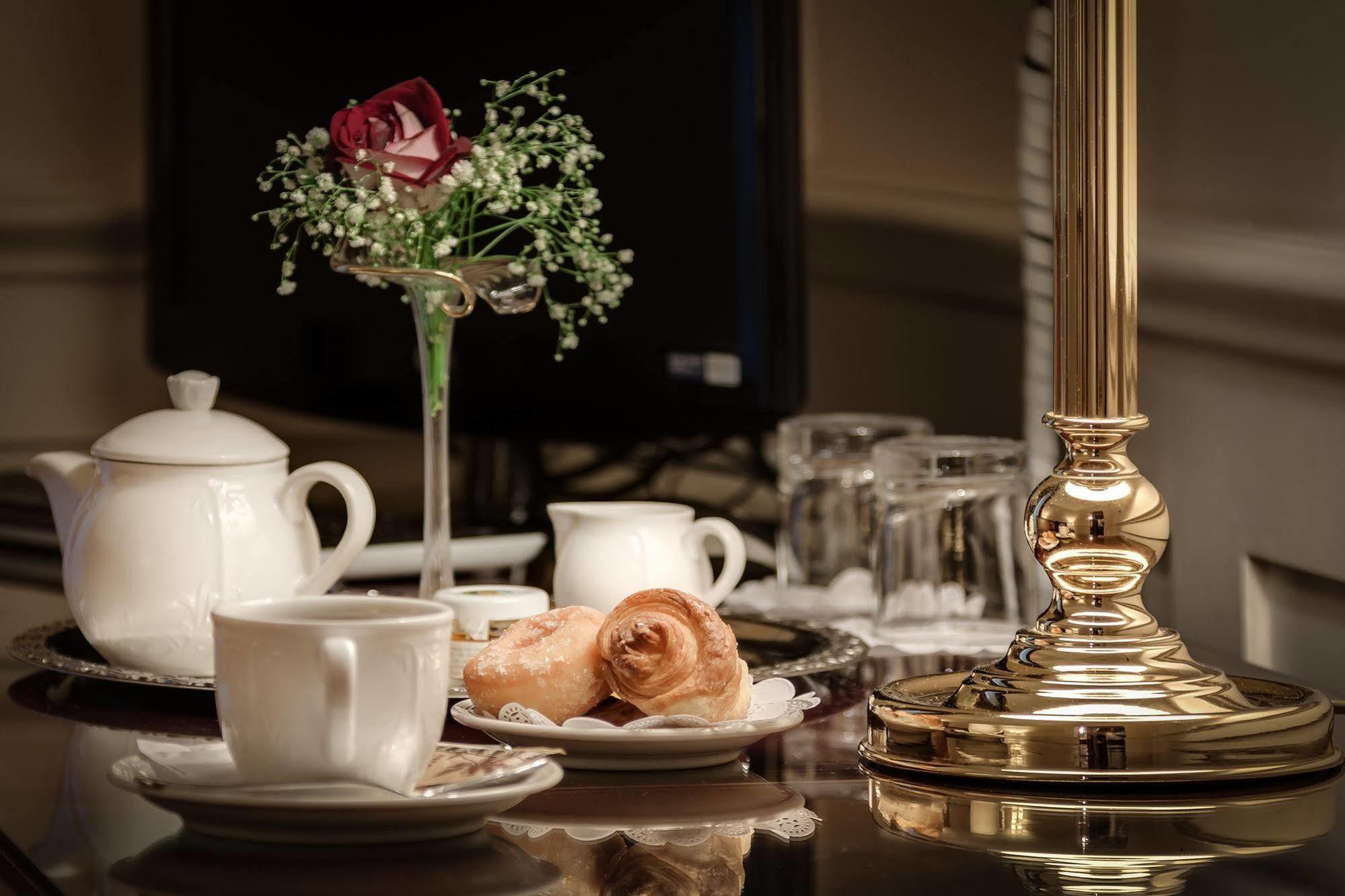 Palazzo Cardinal Cesi Hotel Roma Ngoại thất bức ảnh