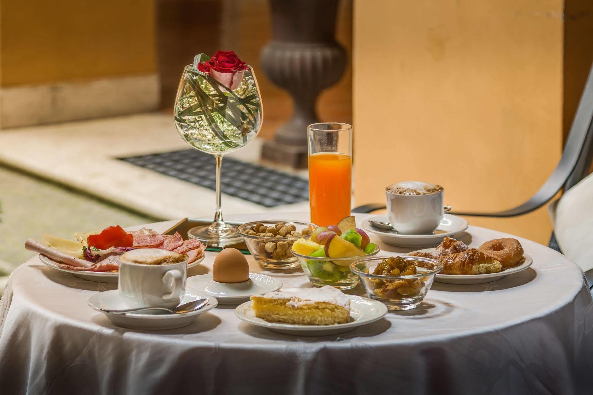 Palazzo Cardinal Cesi Hotel Roma Ngoại thất bức ảnh